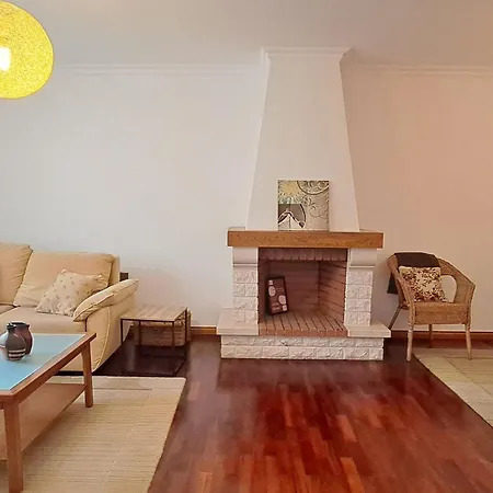 Casa Zulmira Perfekt Fuer Grosse Familien By Interhome Hébergement de vacances Ferrel (Leiria)